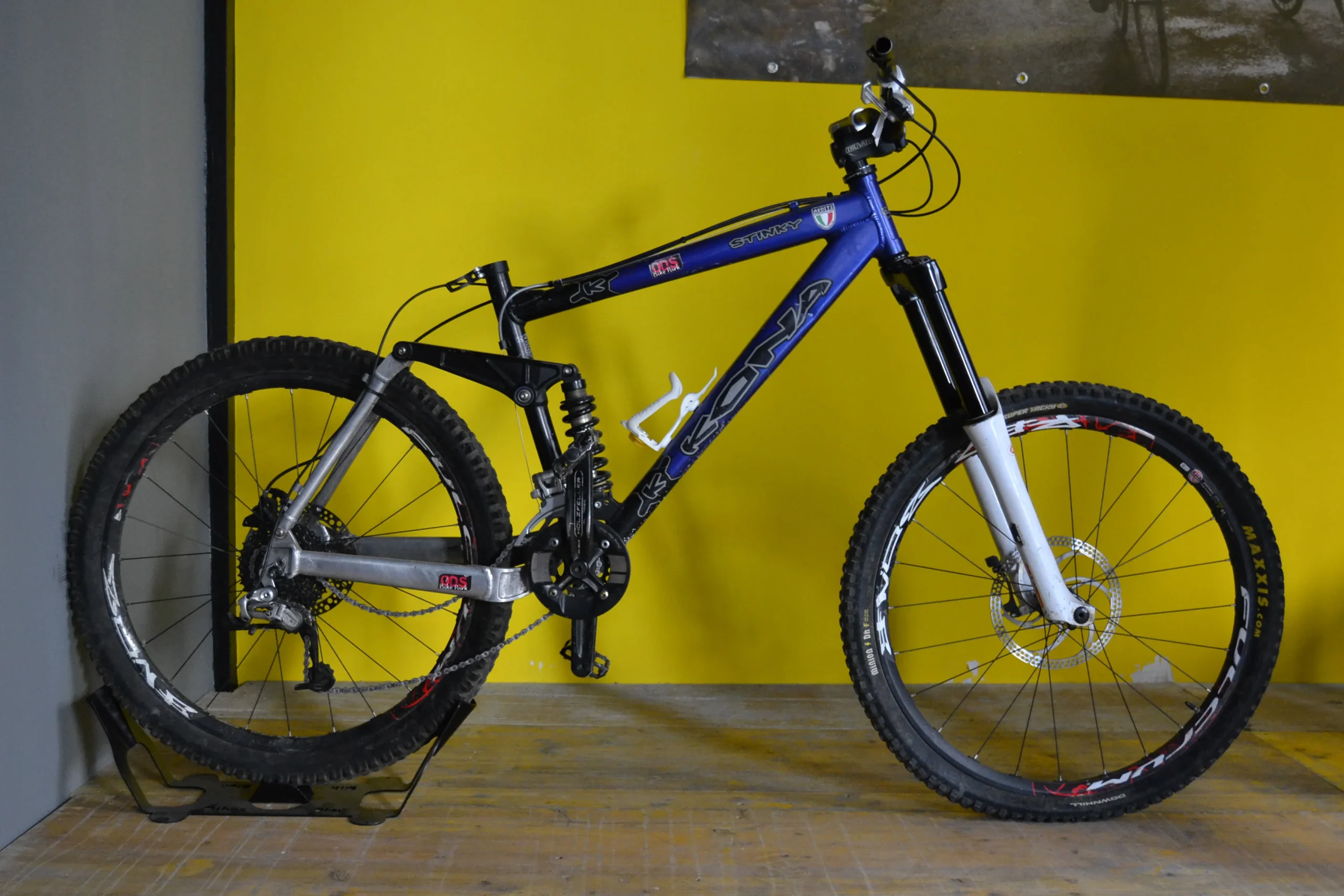 MTB Kona Stinky DH 26"